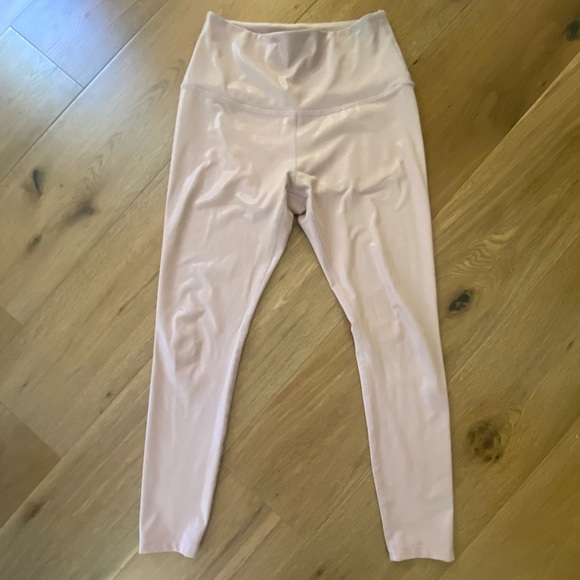 Gently worn! Beyond Yoga Pearlized High Waisted Midi Legging Brazen Blush in M - Picture 4 of 6
